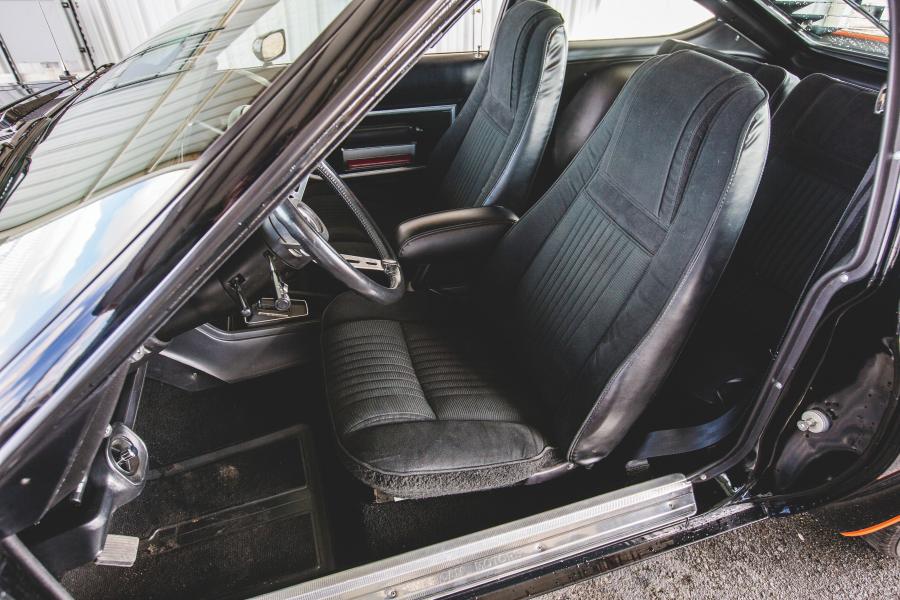 Интерьер AMC AMX 2-Door Liftback Coupe (7943-9) 1979 года  (фото 22 из 34)